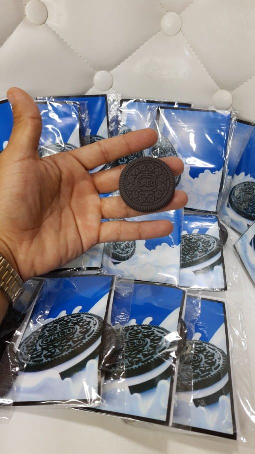 🍪 Galleta Mordida Oreo – Magia de Close Up que Endulza el Asombro 🎩 - Imagen 4