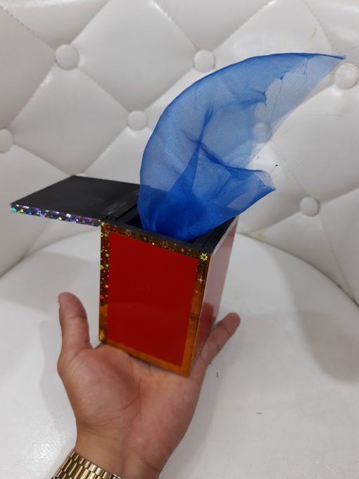 🧞‍♂️ Caja de Té Mágica – Aparición de Sedas en Escena 🎩